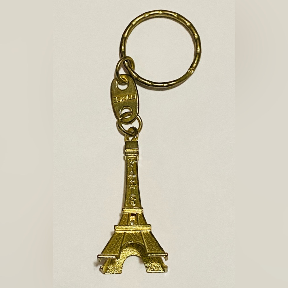 Gold tone Eiffel Tower Keychain